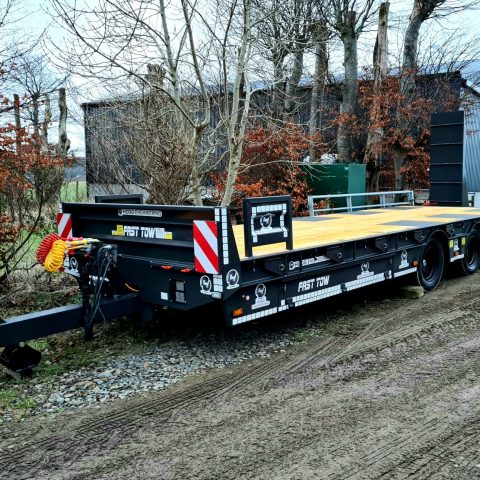 28ft 33ton Tri Axle Hogg Engineering Low Loader (Due in)